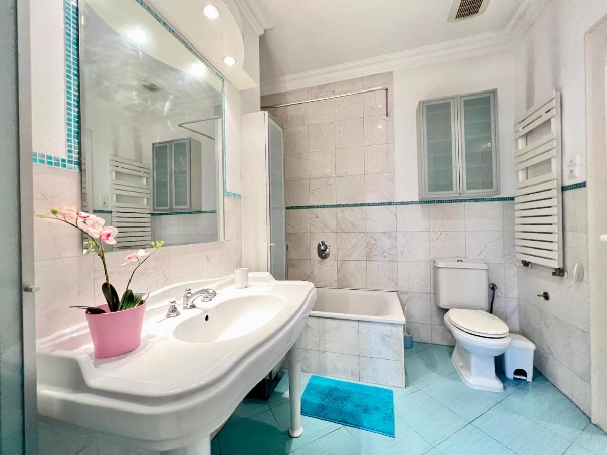 Exclusive Colourful Flat In The City ブダペスト エクステリア 写真